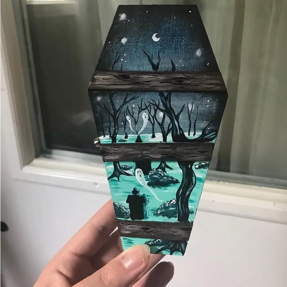 Coffin jewellery box
